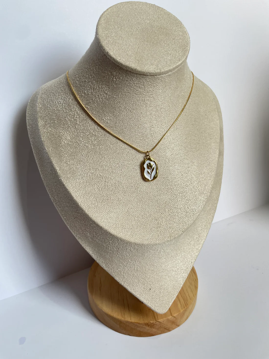 Golden Rose Flower Pendant Necklace – Elegant White Enamel Charm